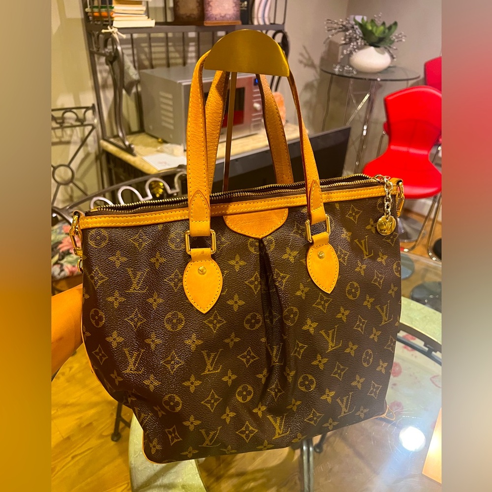 Louis Vuitton Shoulder/Crossbody Bag
